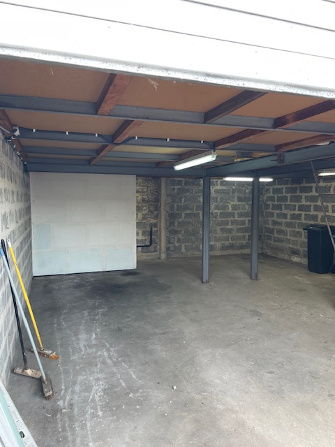 SAINT MEDARD EN JALLES ENTREPOT F 110M2